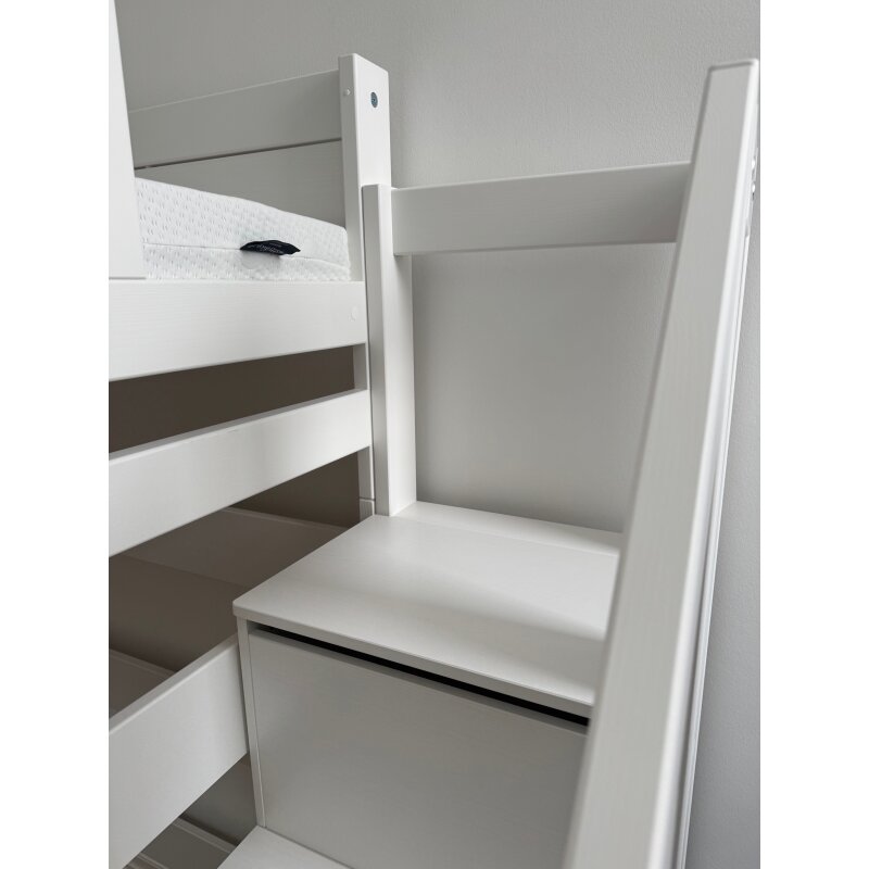 Seitliche Treppe für Hochbett TOWER, weiss, inkl. Stauraum & Regal